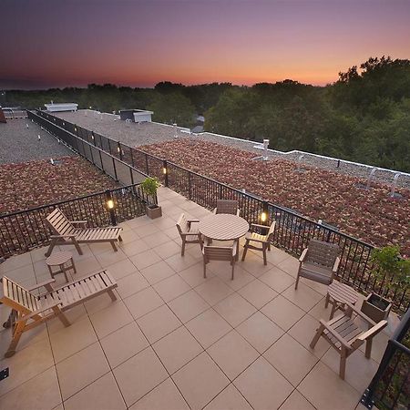 Execustay At York Place Apts Едина Ресторант снимка